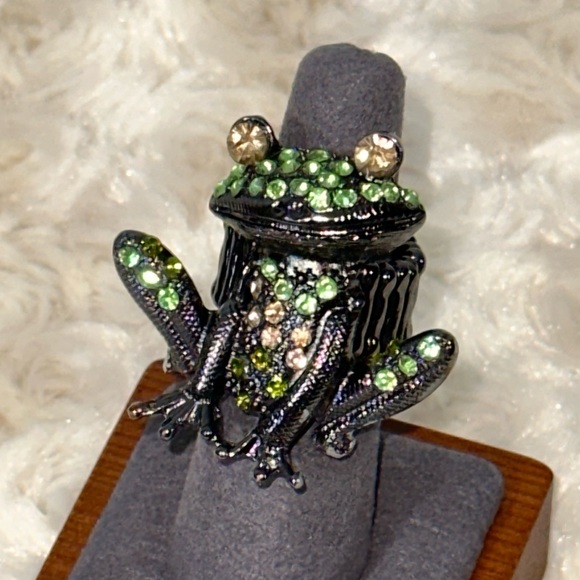🔥SALE 4/$25 🐸 Adorable Frog Fashion Ring with Stretchy Band - Picture 1 of 7